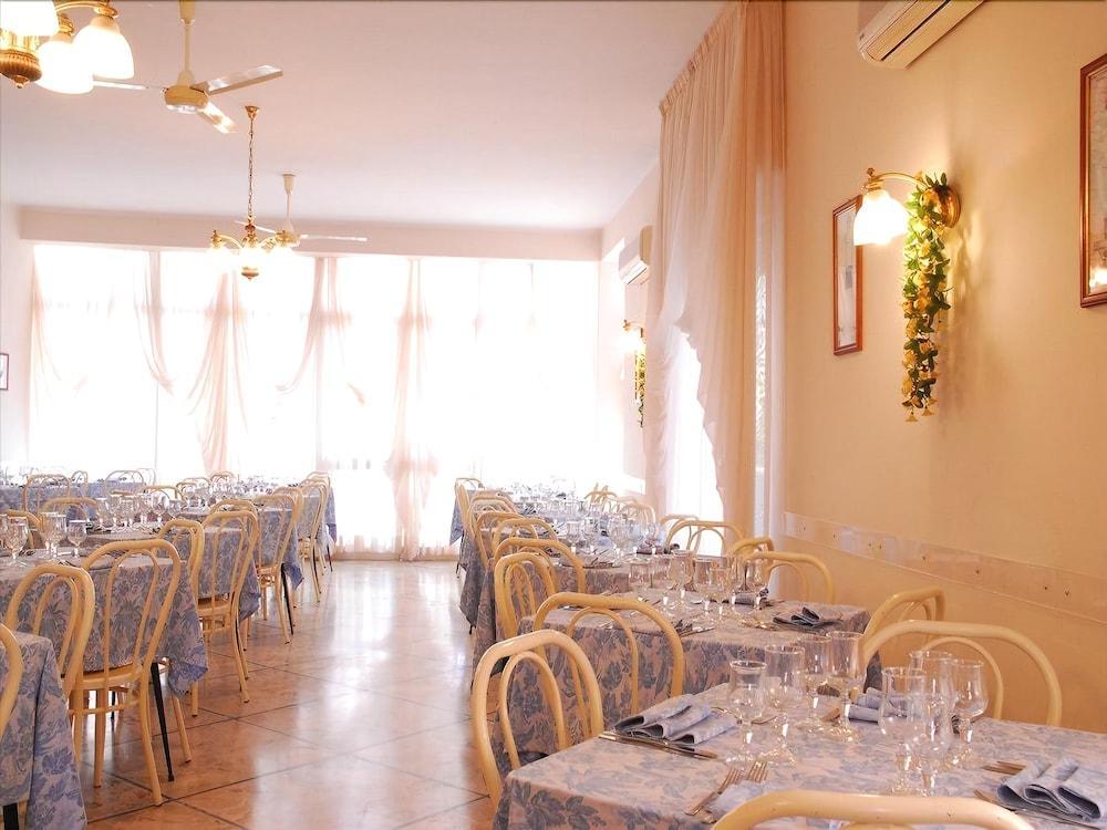 Hotel Veliero Rimini Exterior photo