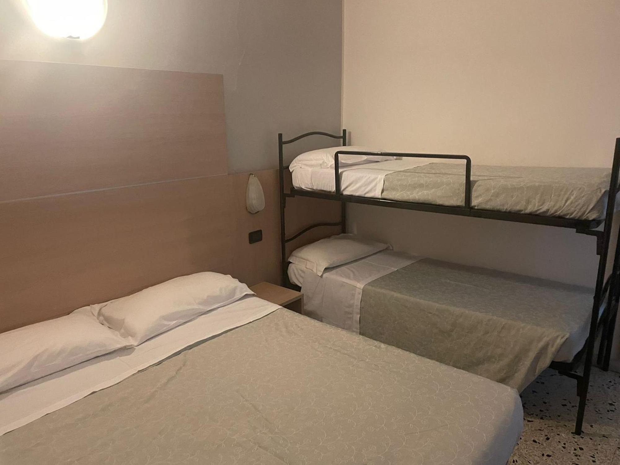 Hotel Veliero Rimini Exterior photo