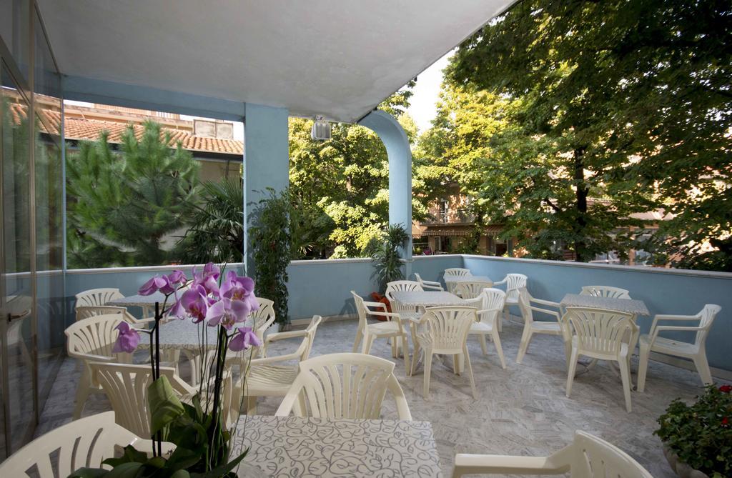 Hotel Veliero Rimini Exterior photo