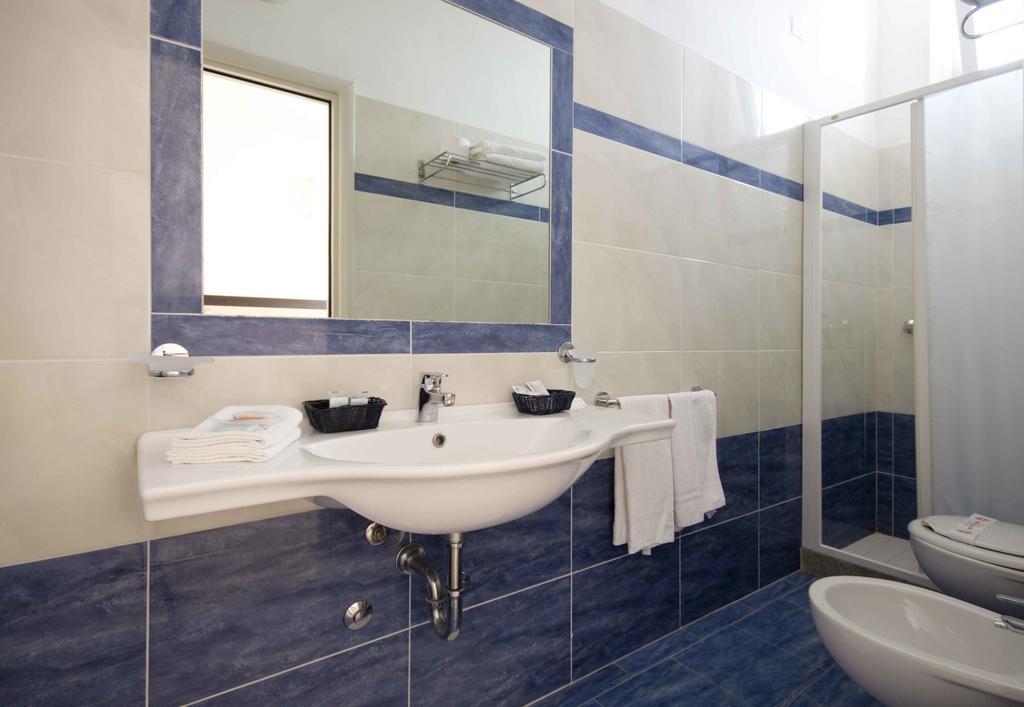 Hotel Veliero Rimini Room photo