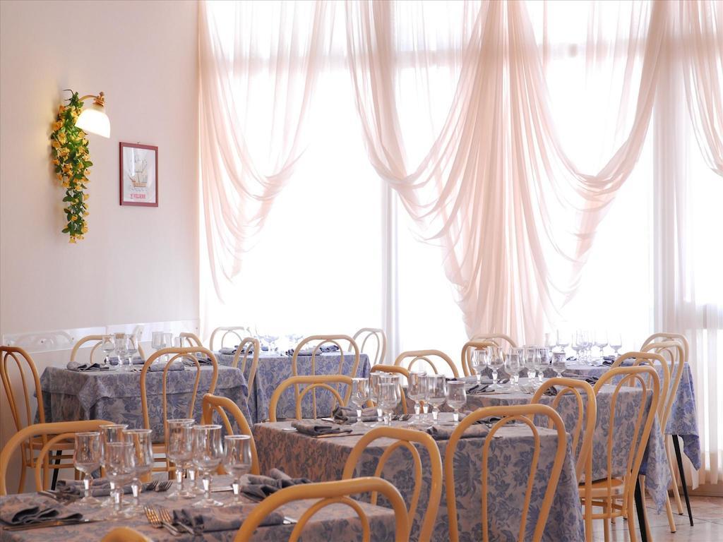 Hotel Veliero Rimini Exterior photo