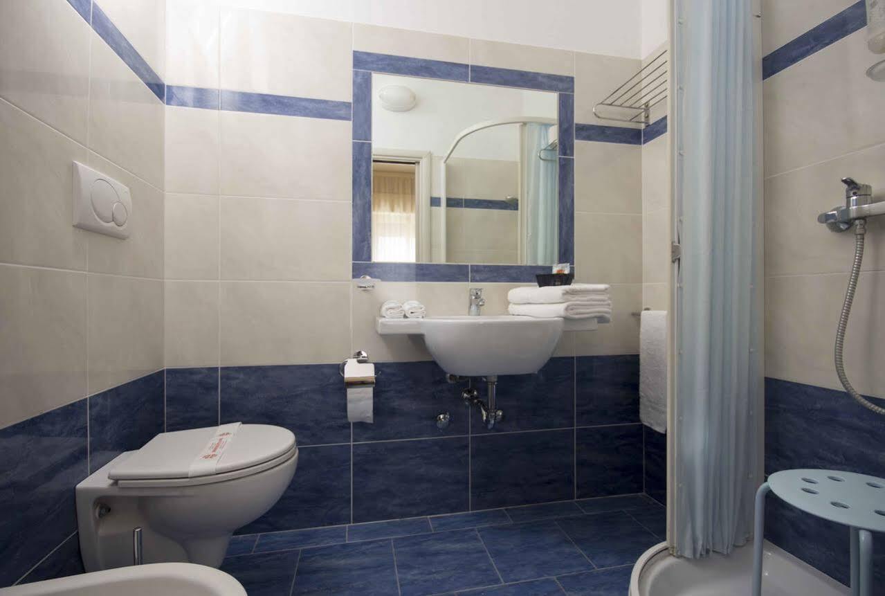 Hotel Veliero Rimini Exterior photo